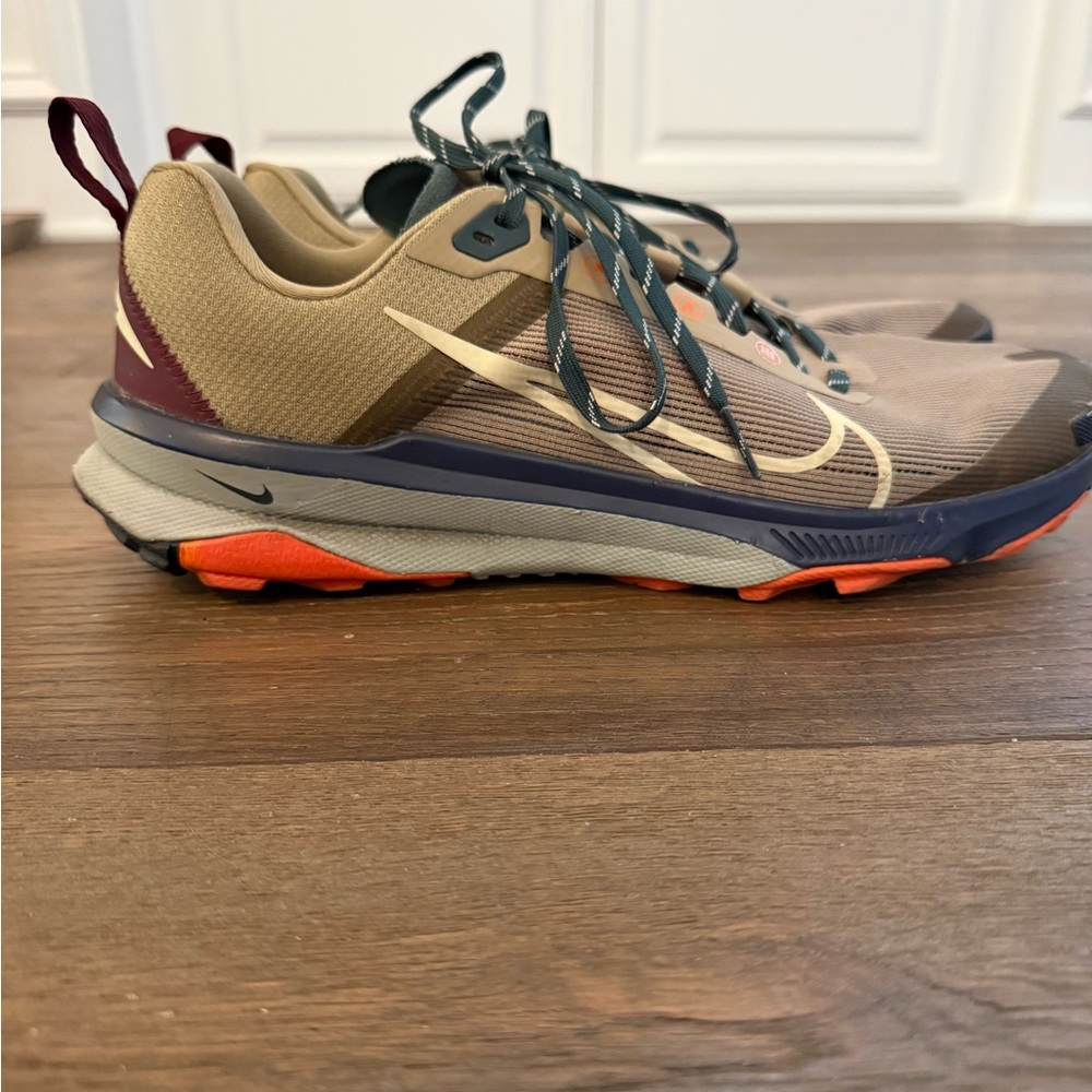 Nike Men's Trail Kerry Kiger Tan Running Shoes